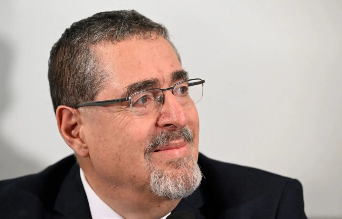 Gobernadores en Revisión Estrategia de Reestructuración en el Gobierno de Arévalo