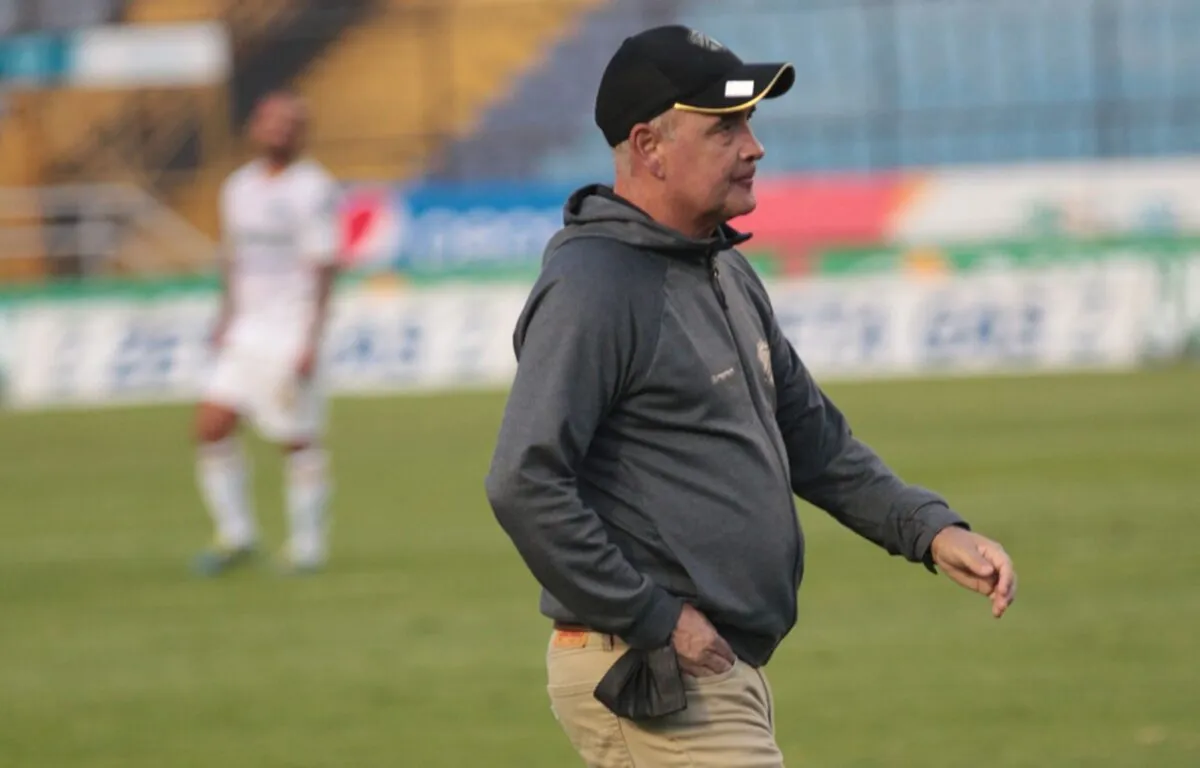 Willy Olivera defiende a su equipo