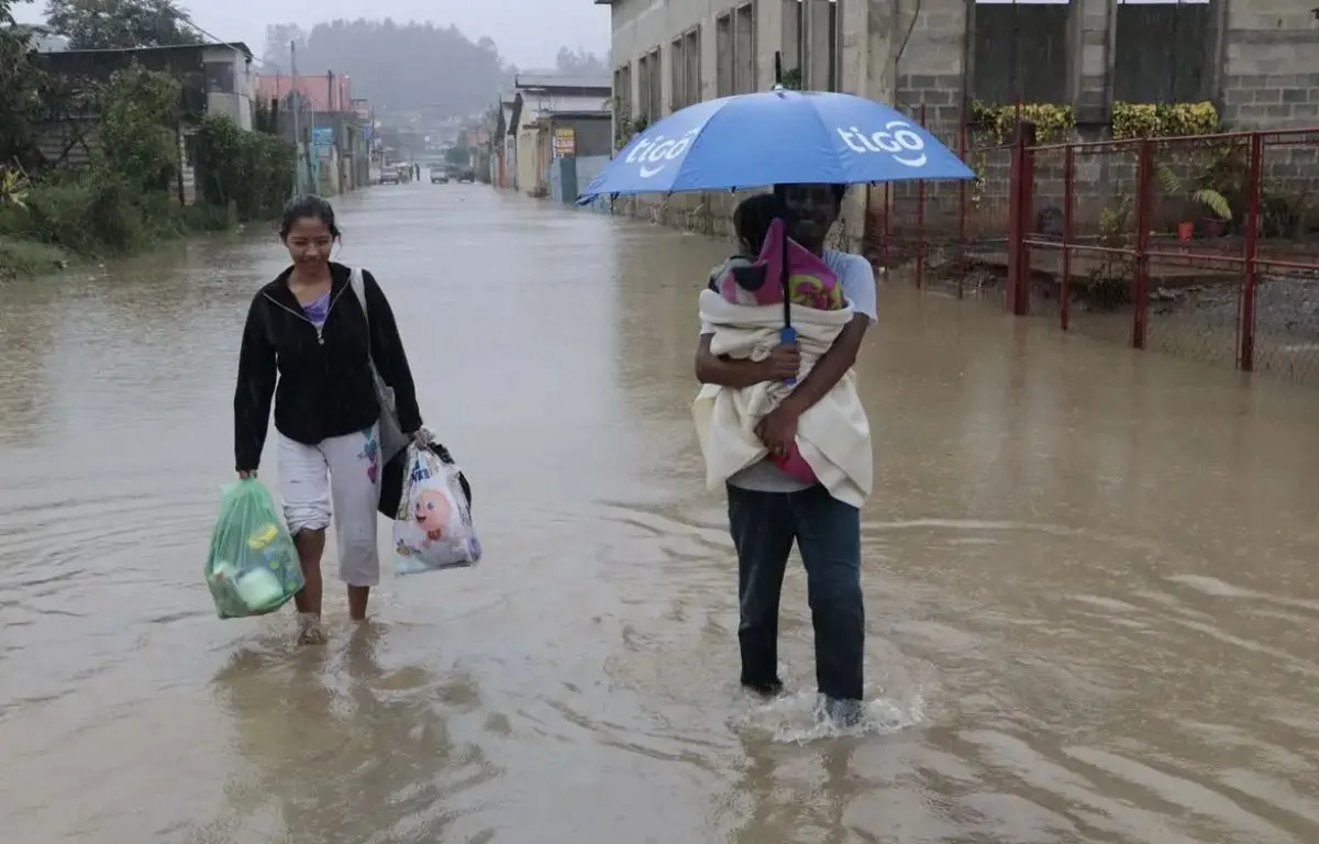 Impacto de las Lluvias en Cobán, Calles Anegadas y Viviendas Afectadas