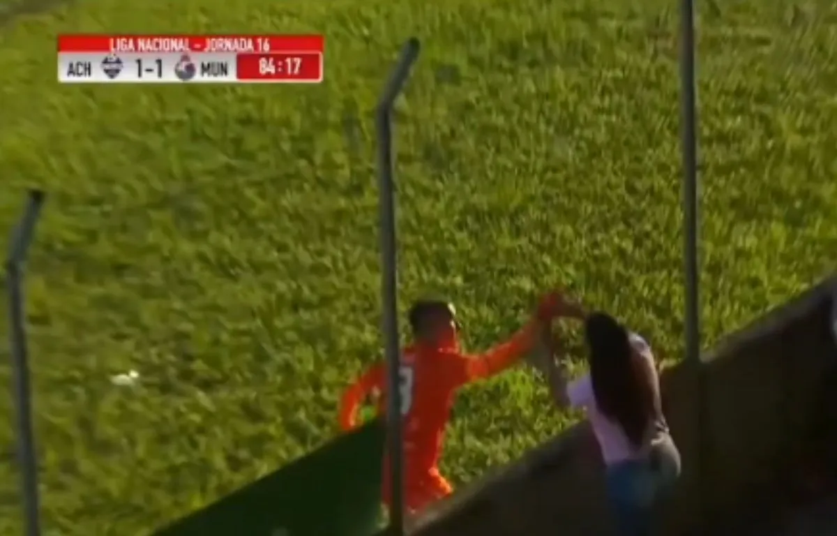 La reacción de los aficionados y el impacto en redes sociales, el gesto altruista que conmovió