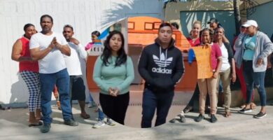 Tesorera amarrada Padres de familia toman justicia en la escuela