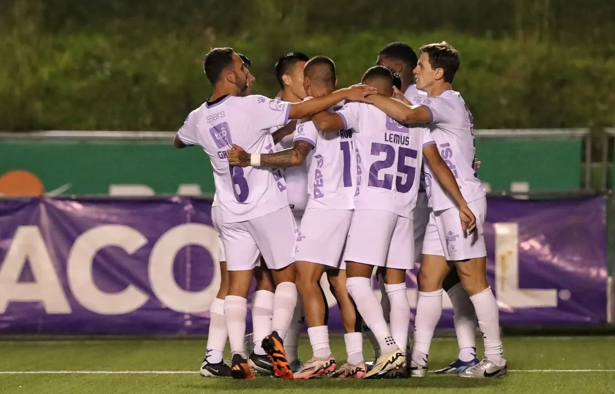 Un Inicio Explosivo en el Segundo Tiempo, Diego Casas Rompe el Marcador