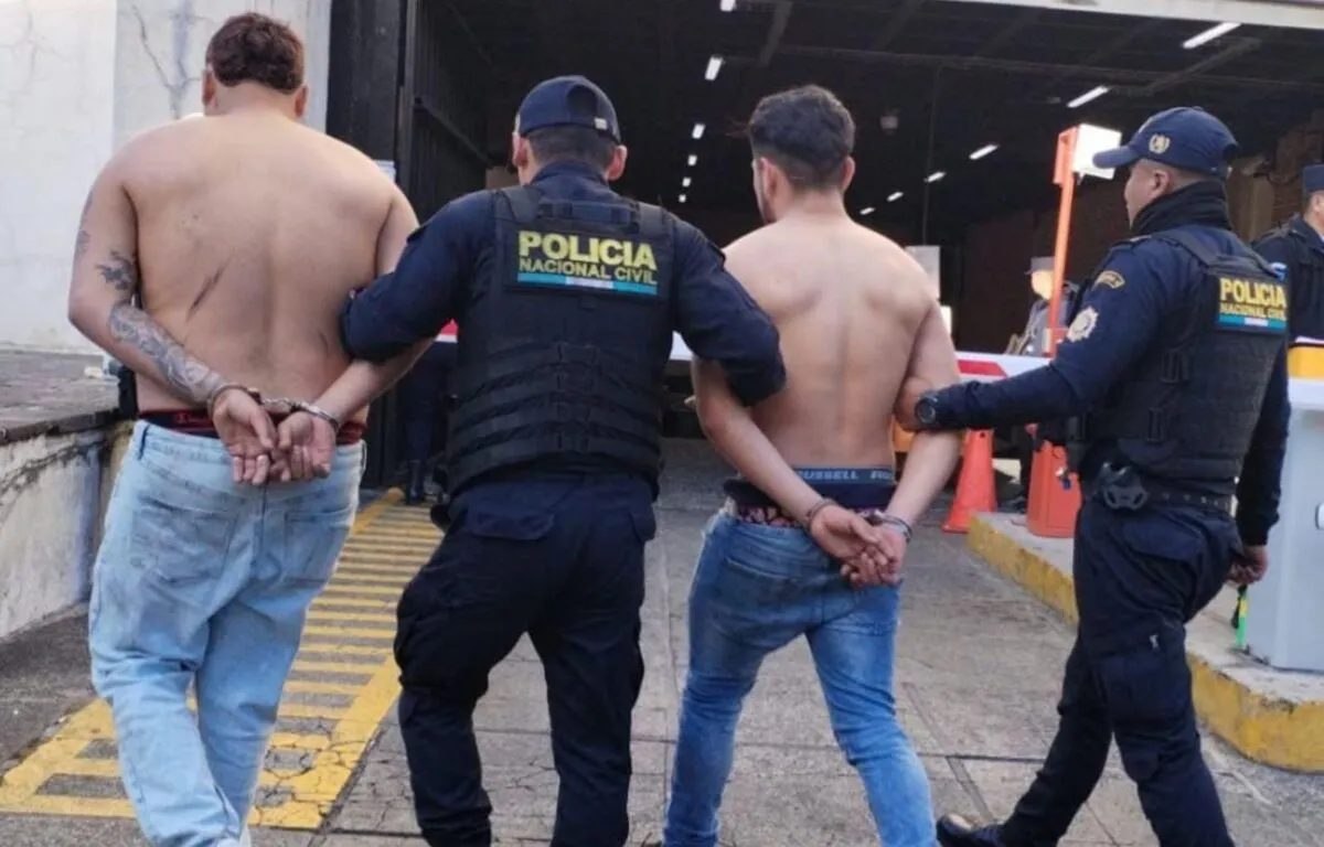 ¡Halcones de Mixco Capturan a Asaltantes en un Bus de Mixco Express!