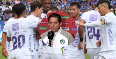 Conflicto en Comunicaciones futbolista desafía a Ronald y al club