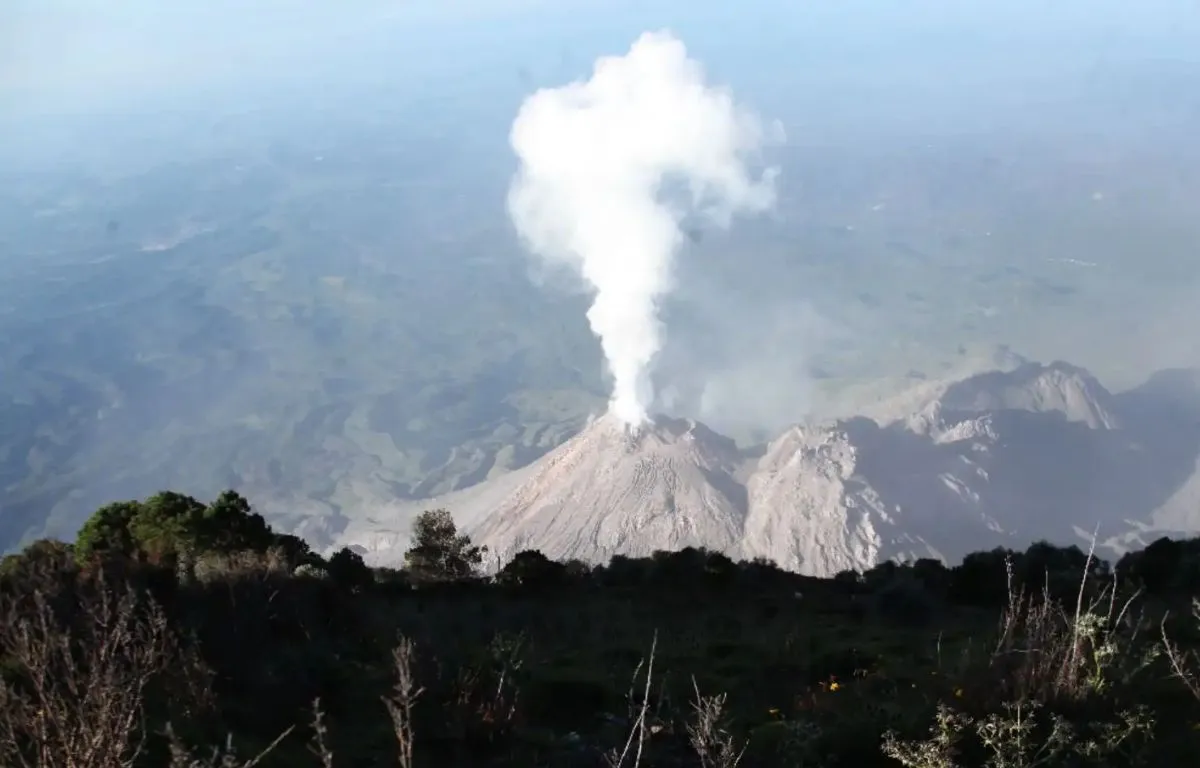Prohíben el Ascenso al Volcán Santiaguito en Guatemala por Riesgos Geológicos