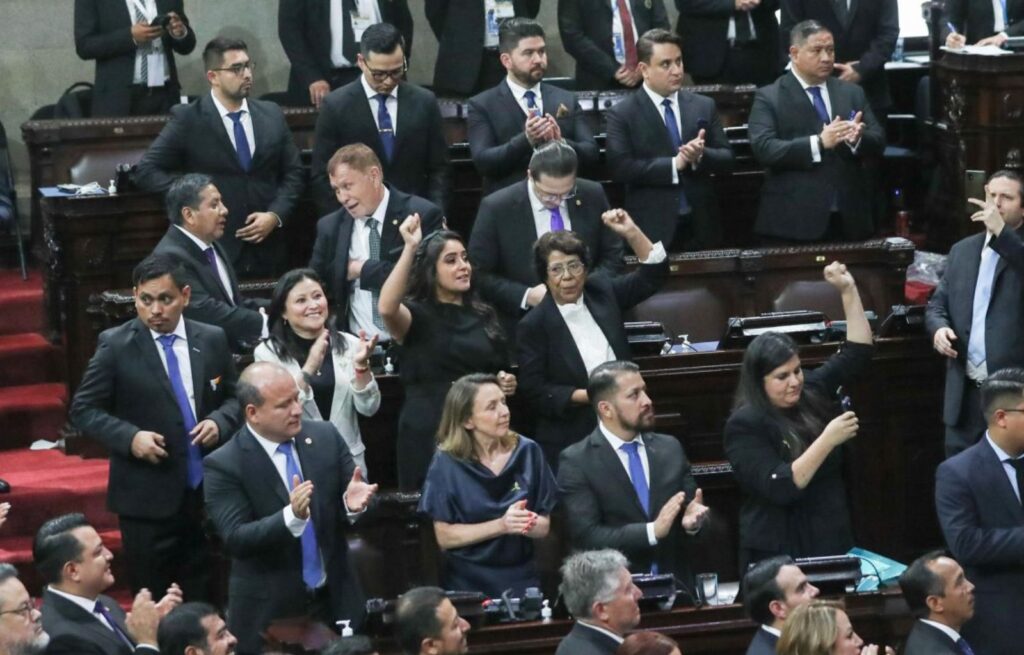 ¡Gasto millonario! Instan a diputados a reconsiderar su aumento salarial