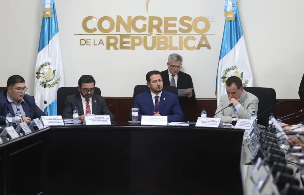 Aumento Salarial de Diputados en Guatemala Genera Rechazo y Señalamientos de Opacidad