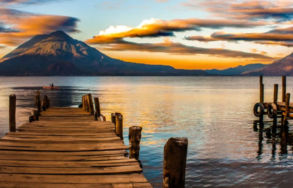 Los Pueblos que Rodean el Lago Cultura Viva