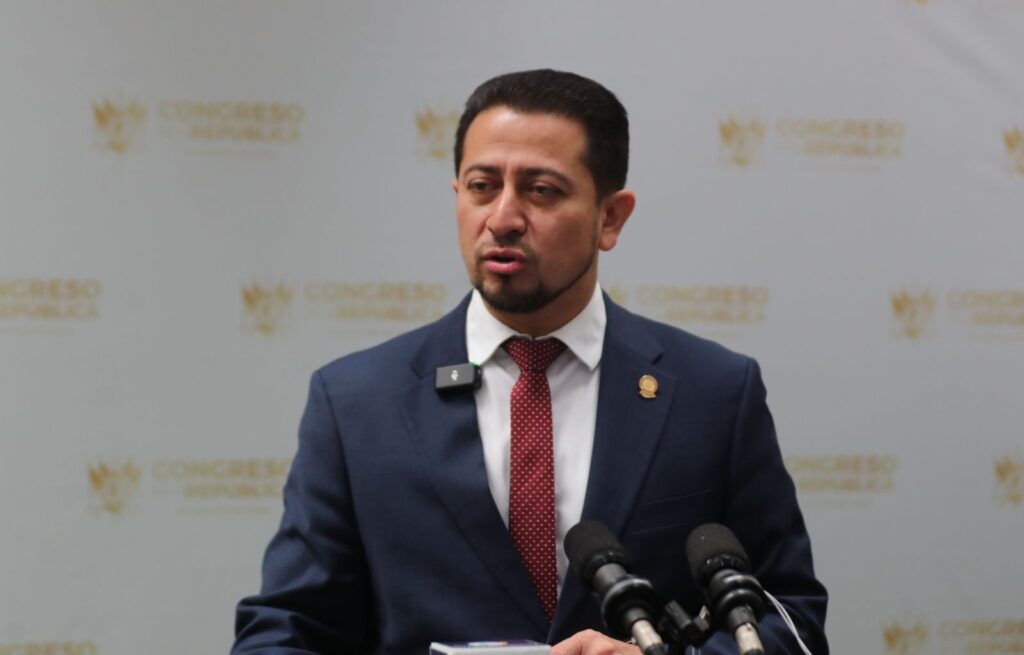 Nery Ramos responde a rumores sobre su destitución en el Congreso de Guatemala