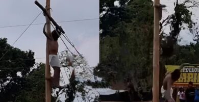 Actor cae de la cruz durante la representación de la Pasión de Cristo en Suchitepéquez