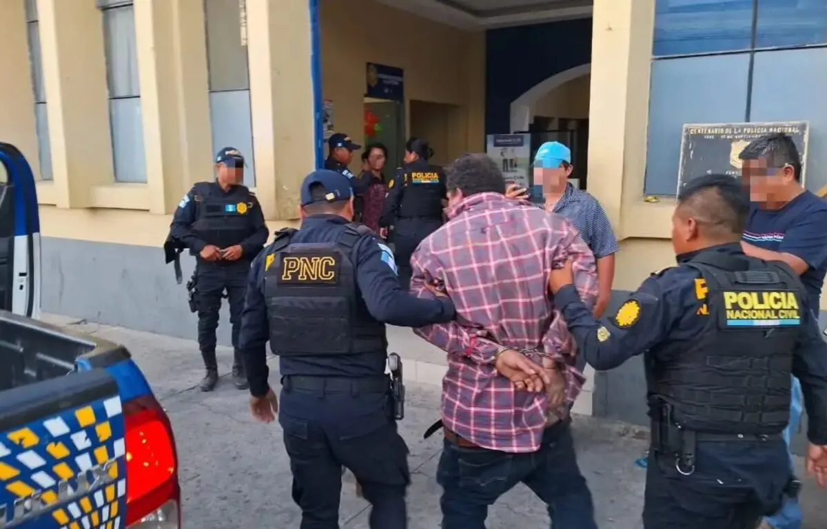 Captura de agente de la PNC revela red criminal en cárcel de Jalapa