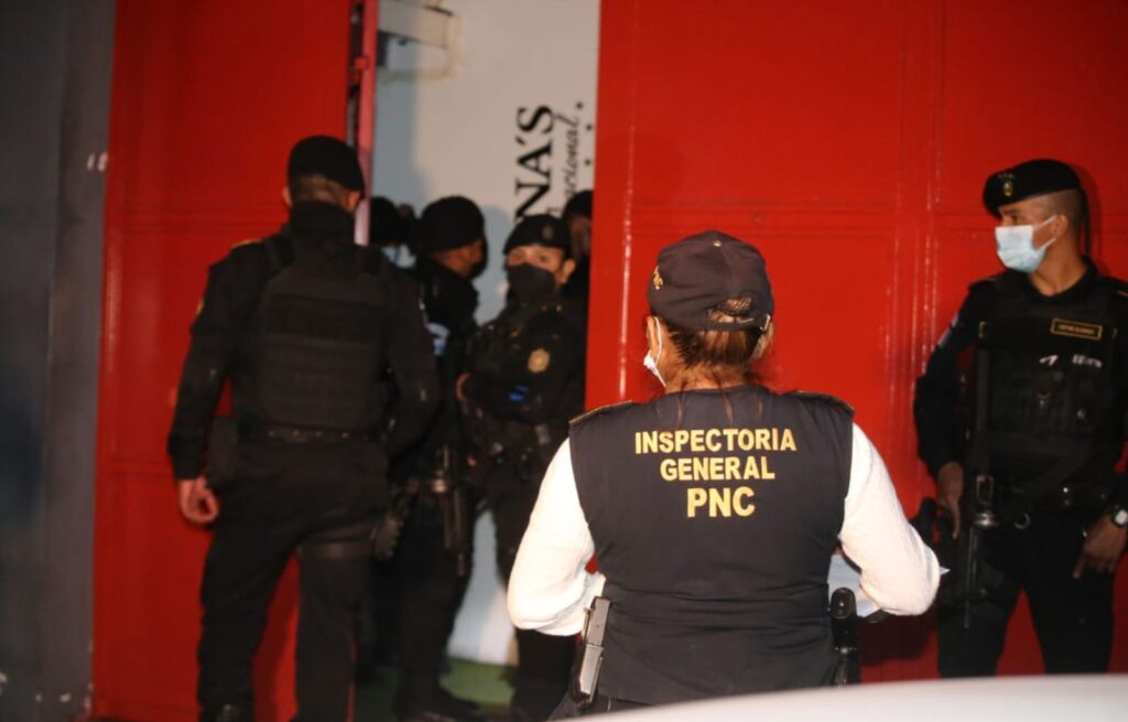 Denuncian que policía pedía comisión a comerciantes en Villa Nueva