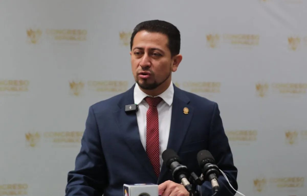 Despilfarro en el Congreso de Guatemala Aumentos Salariales y Bonos Generan Controversia