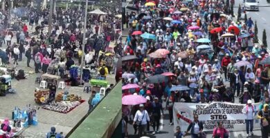 Manifestación docente paraliza tres zonas clave de la ciudad en Guatemala