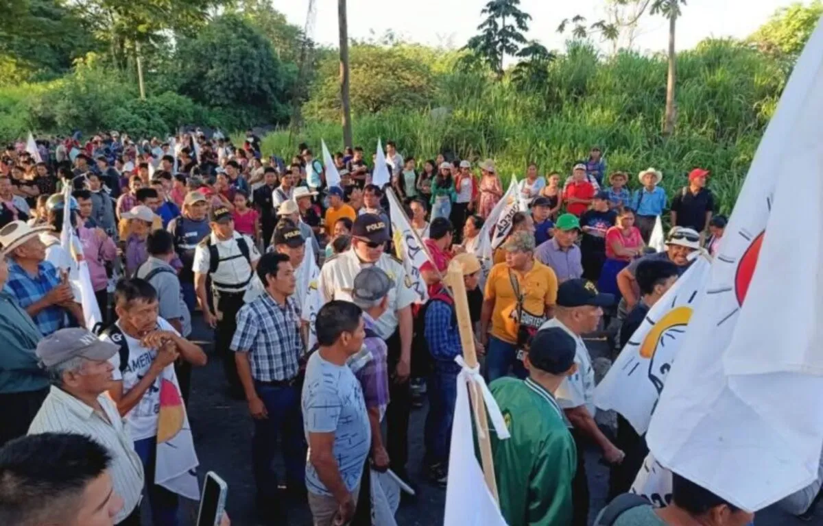 Manifestantes de CODECA se movilizan en la capital guatemalteca demandas y bloqueos marcan la jornada