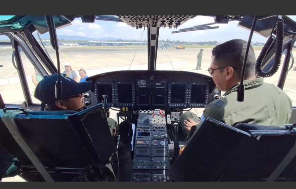 Un vuelo lleno de esperanza Keily Coronado y otros niños con cáncer vivieron un día como pilotos en la Fuerza Aérea Guatemalteca