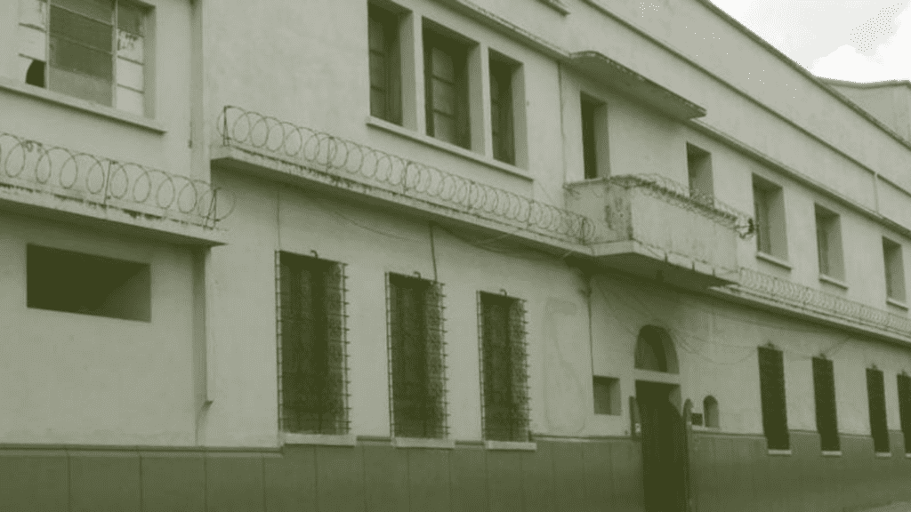 Fachada del Instituto Normal Casa Central en el Centro Histórico de la Ciudad de Guatemala.