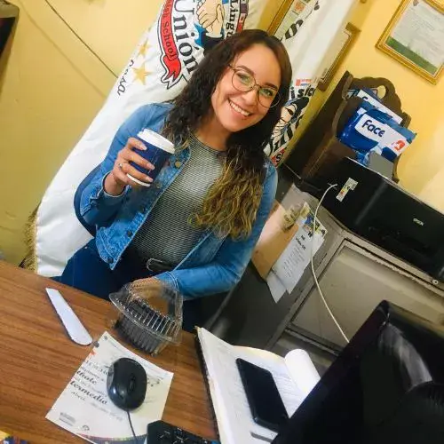 Secretaria guatemalteca en una jornada laboral