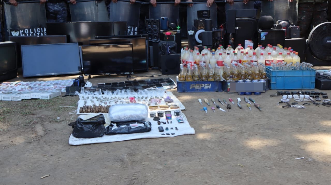 Electrodomésticos y bebidas halladas durante el operativo en la cárcel de Cantel