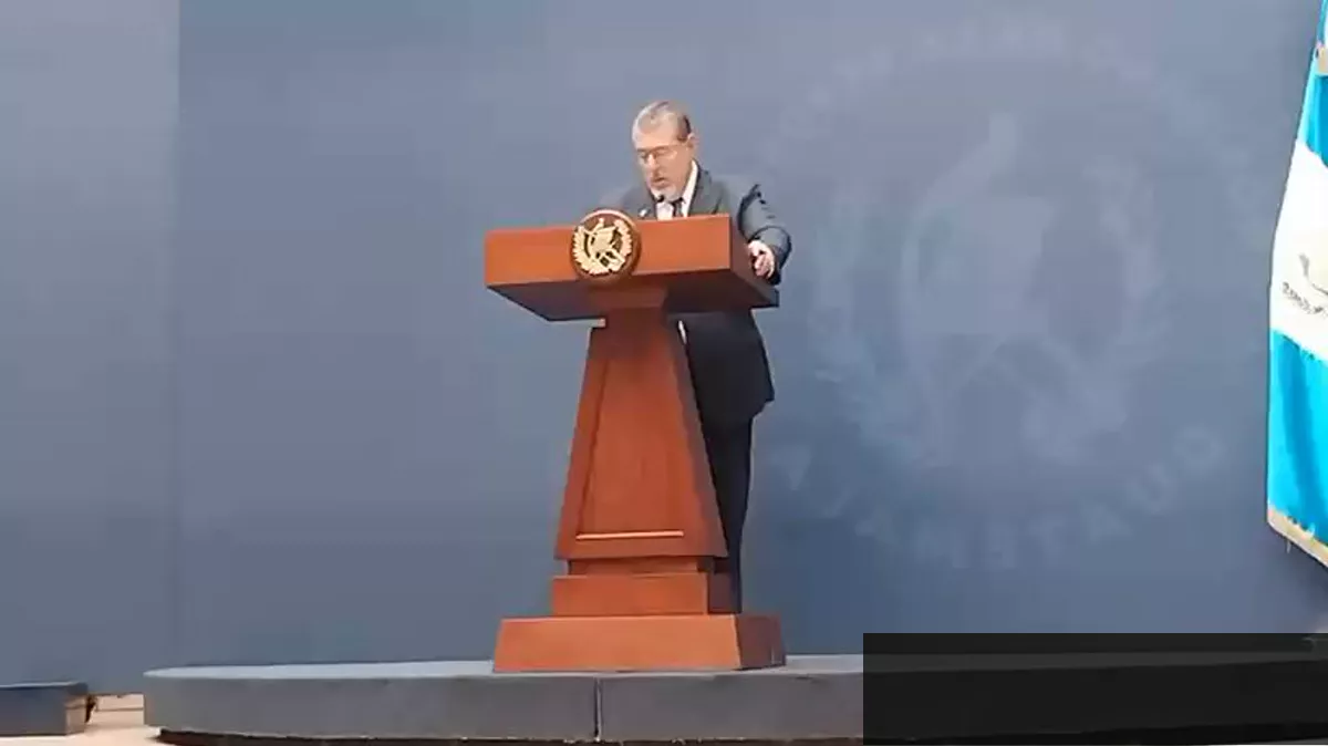 Presidente Bernardo Arévalo durante su discurso sobre los acuerdos de infraestructura