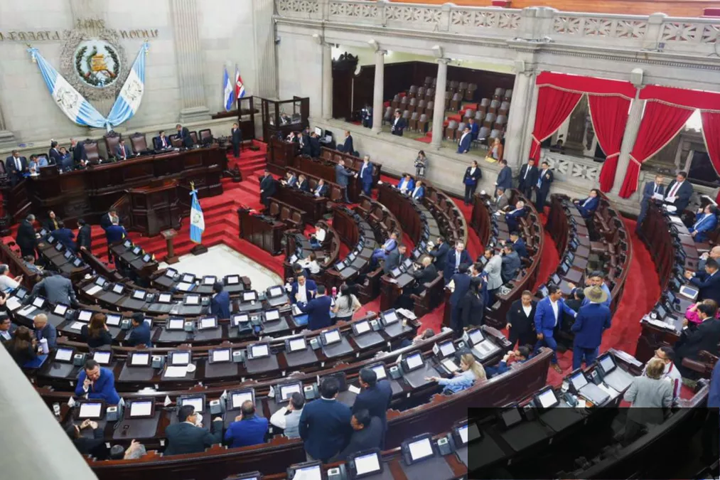 Bloques políticos entrampan la ley antilavado y el Congreso se va a receso
