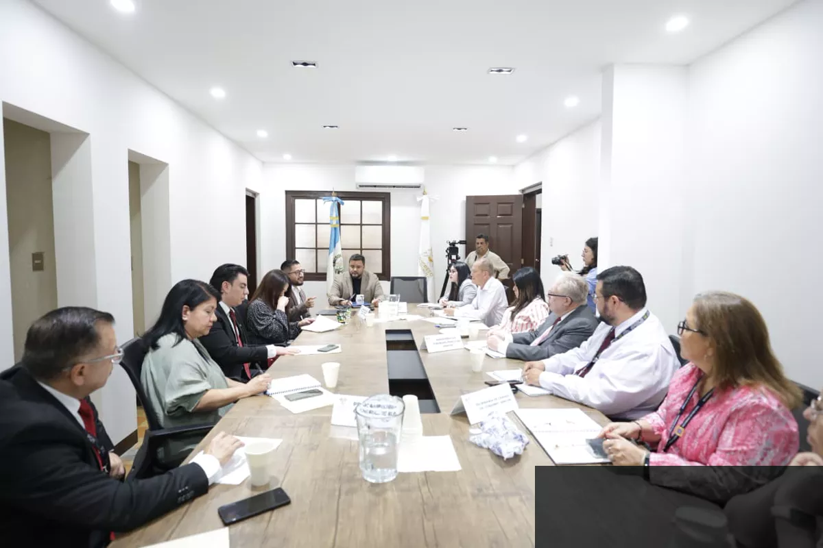 Diputado Ochaeta fiscaliza remodelación del Hospital Nacional de Amatitlán