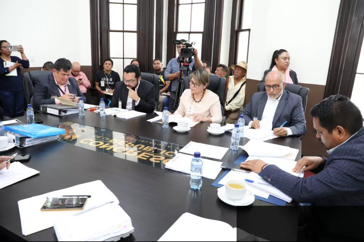 Reunión de fiscalización del remozamiento del Estadio Doroteo Guamuch Flores