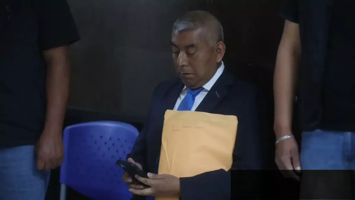 Curruchiche cobraría más de un millón por indemnización tras destitución de la FECI