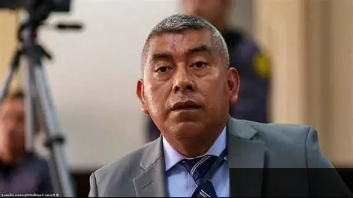 Curruchiche se aferra al cargo: "No renuncié, sigo en la FECI"