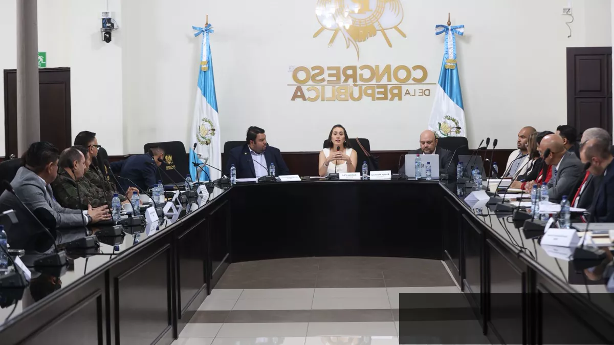 Reunión entre diputados y autoridades de instituciones estatales sobre ciberseguridad el 14 de mayo de 2026