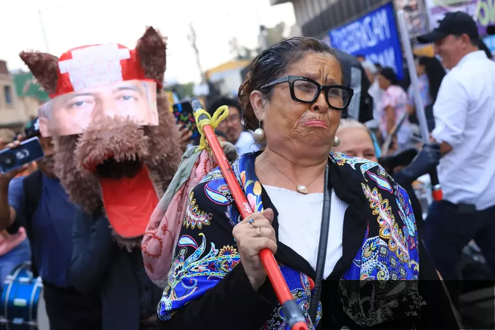 Ciudadanos celebran la salida de Consuelo Porras del Ministerio Público