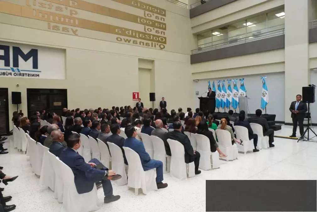 Gabriel García Luna asume como fiscal general y anuncia comisión para exiliados