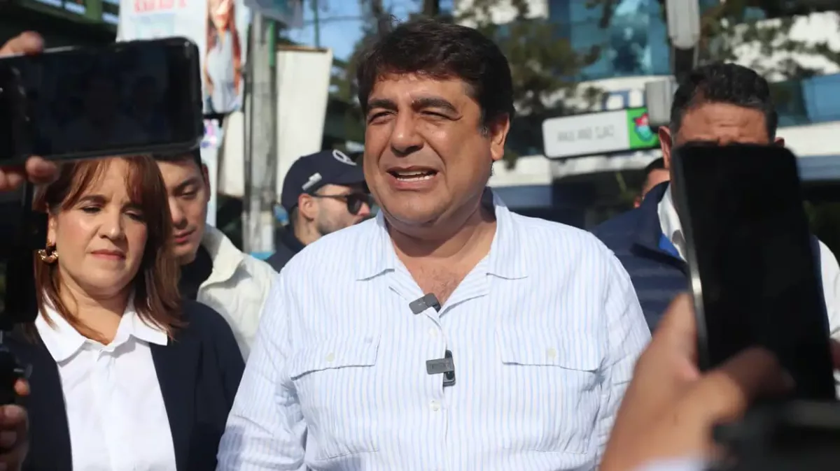 Carlos Pineda durante su denuncia pública sobre corrupción en la PNC