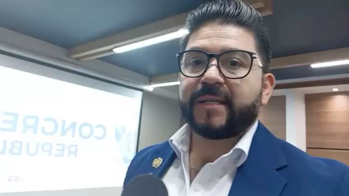 Diputado Héctor Aldana durante la discusión de la Iniciativa 6738