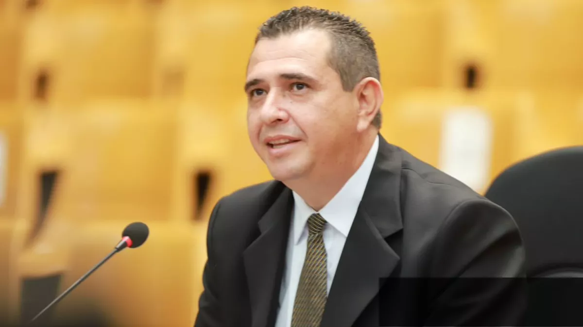 García Luna destapa salario de Consuelo Porras: más de Q132 mil al mes