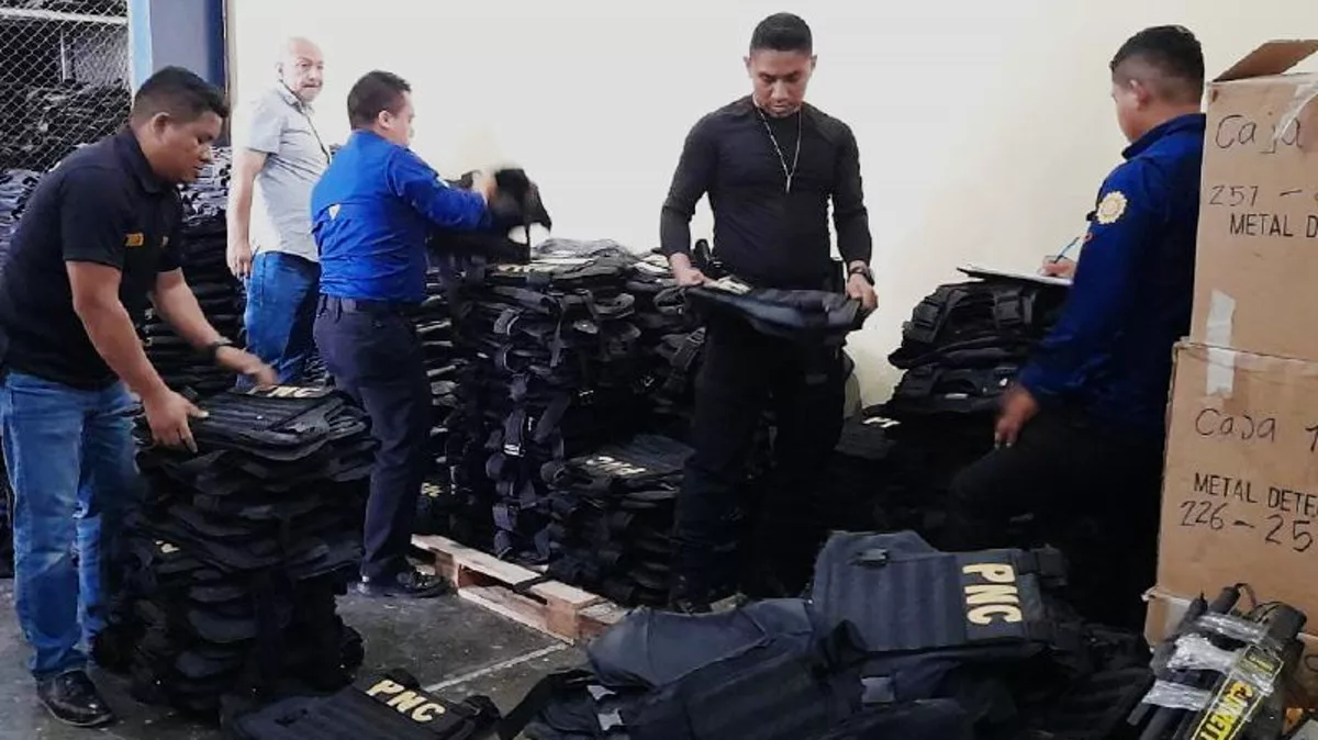 Diputado José Chic denuncia compras millonarias innecesarias en la PNC