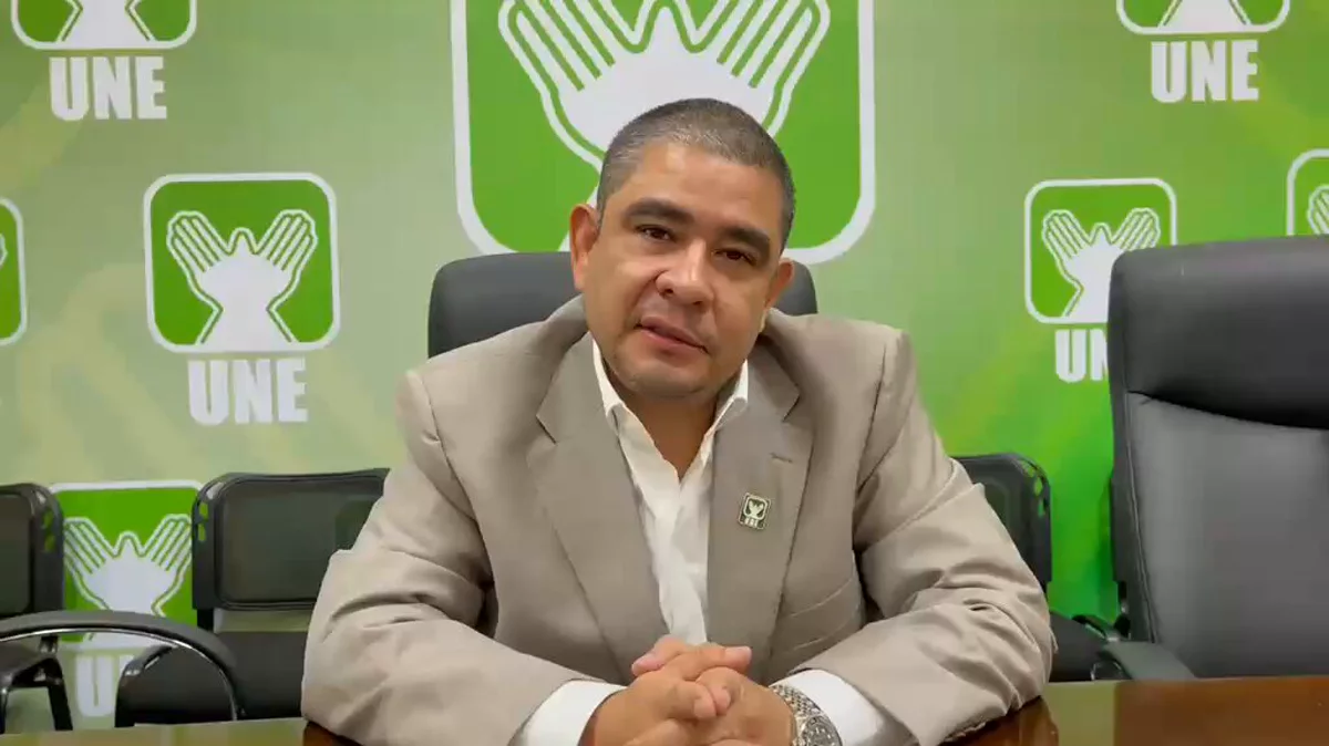 Diputado César Dávila durante la fiscalización del proyecto del Mercado El Guarda